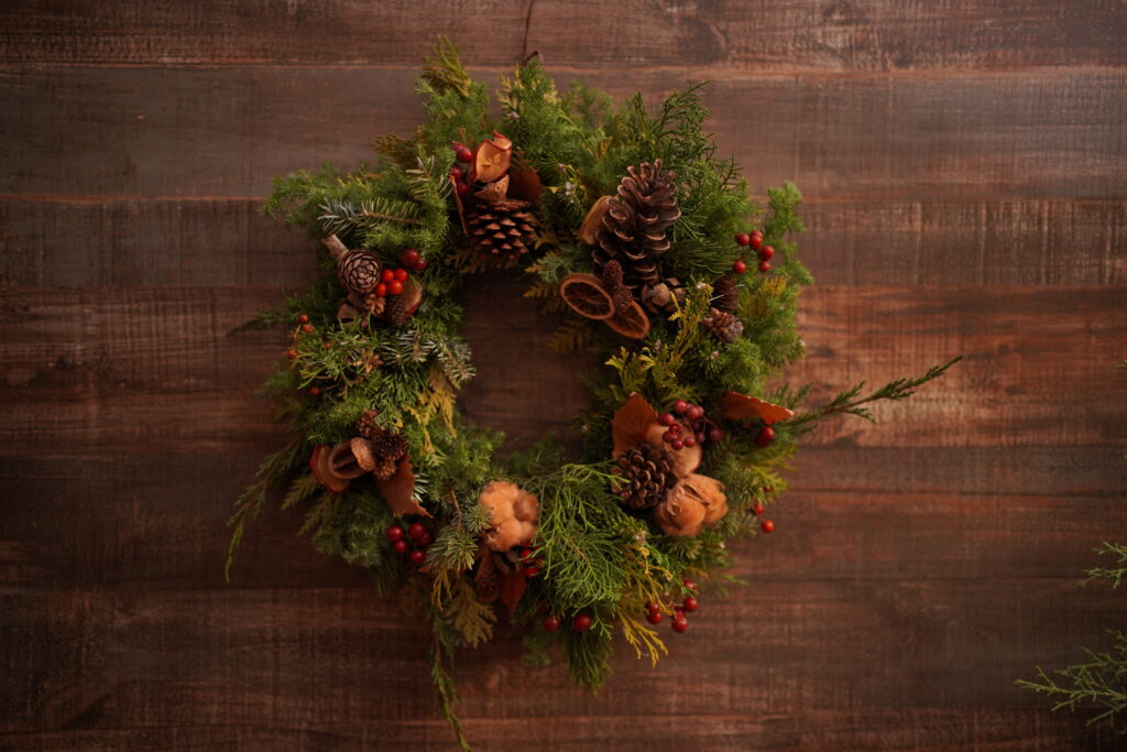 コニファーグリーンと木ノ実のクリスマスリース✴︎冬リース コニファーと木の実のクリスマスリース ナチュラル